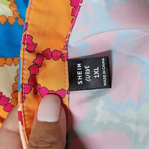 VIBRANT FLORAL BLOUSE - Picture 6 of 7